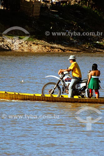  Assunto: Canoa motorizada fazendo travessia do Rio Pindaré / Local: Pindaré-Mirim - MA / Data: 08/2008 