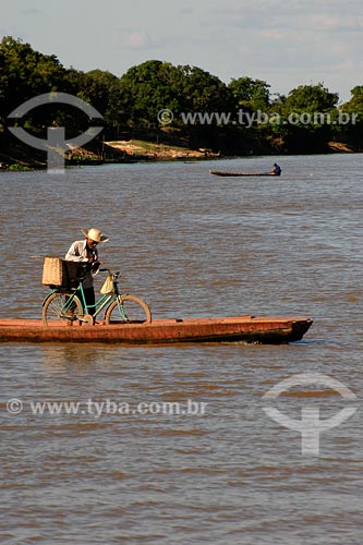  Assunto: Canoa motorizada fazendo travessia do Rio Pindaré / Local: Pindaré-Mirim - MA / Data: 08/2008 