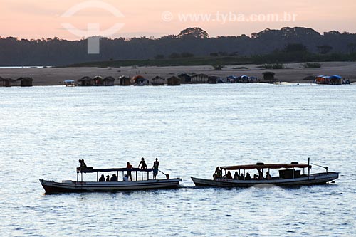  Assunto: Embarcações na confluência dos rios Tocantins e Araguaia -  Vista do Bairro Santa Rosa / Local: Marabá - PA / Data: 08/2008 