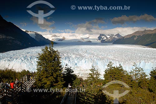 Assunto: Parque Nacional Los Glaciares -  Glaciar perito Moreno - Turistas / Local: patagônia - Argentina / Data: 02/2008 