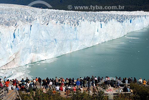  Assunto: Parque Nacional Los Glaciares -  Glaciar perito Moreno - Turistas / Local: patagônia - Argentina / Data: 02/2008 