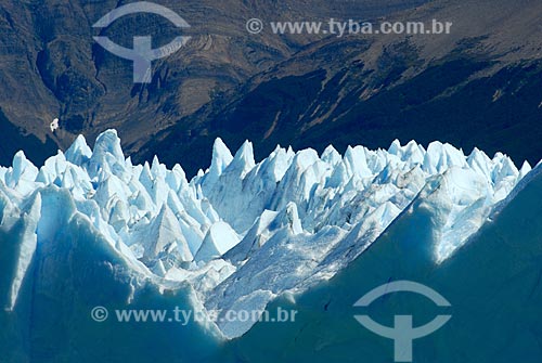  Assunto: Detlhes do gelo continental - Parque Nacional Los Glaciares -  Glaciar perito Moreno - Turistas / Local: patagônia - Argentina / Data: 02/2008 