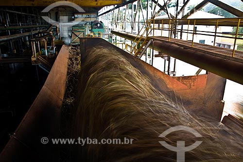  Cana-de-açúcar sendo moída na Usina São Francisco de Etanol e Açúcar  - Sertãozinho - São Paulo (SP) - Brasil