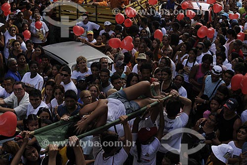  Assunto: Procissão - Círio de Nazaré - Pessoa passando mal em meio a multidão / Local: Belém (PA) / Data: 12 de Outubro de 2008 