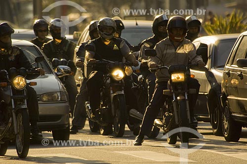  Assunto: Motoboys na Avenida Paulista - Trânsito - Motocicleta / 
Local: São Paulo - SP / 
Data: Junho de 2006 