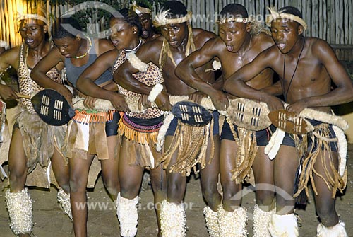  Assunto: Dança Zulú / Local: Mkuze - Kwazulu Natal - África do Sul / Data: 14 de Março de 2007 