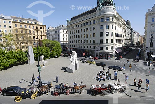  Assunto: Praça ao lado do Palácio Albertina / Local: Viena - Áustria / Data: 21 de Abril de 2007 