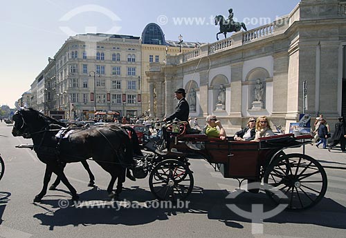  Assunto: Turistas passeando de charrete no centro de Viena / Local: Viena - Áustria / Data: 21 de Abril de 2007 