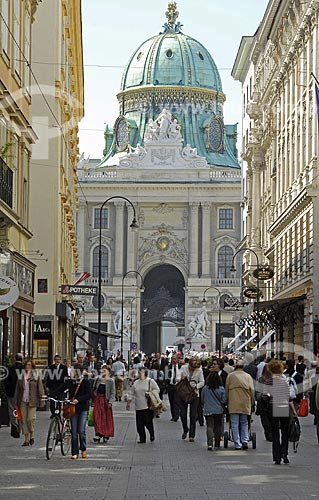  Assunto: Kohlmarkt - Portal Michelertor do Palácio Hofburg ao fundo / Local: Viena - Áustria / Data: 22 de Abril de 2007 