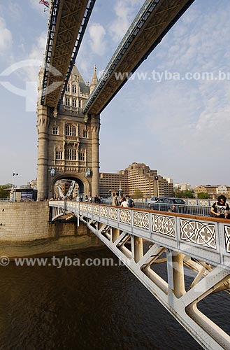  Assunto: Ponte da Torre (Tower Bridge) / Local: Londres - Inglaterra / Data: 28 de Abril de 2007 