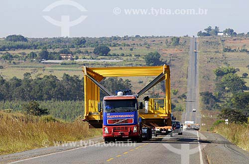  Assunto: Rodovia Belém Brasília - BR153 - transporte de equipamentos pesados / Local: Anápolis (GO) / Data: 28 de Maio de 2007 