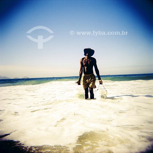 Assunto: Praia de Copacabana, ensaio fotografico feito com a maquina Holga entre 2005 e 2007 / Local: Rio de Janeiro (RJ) / 01 de Janeiro de 2005 