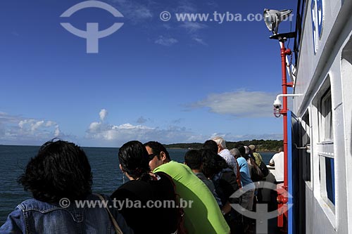  Assunto: Pessoas na balsa  Salvador-Nazaré das Farinhas. Baía de todos os santos / Local: Nazaré das Farinhas - Salvador (BA) / Data: 18 de Julho de 2008 