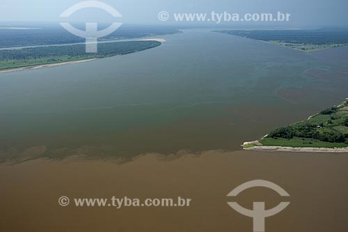  Assunto: Encontro dos rios Madeira e Amazonas, na margem direita do rio Amazonas, entre Manaus e Itacoatiara / Local: Amazonas (AM) / Data: 29 de Outubro de 2007 