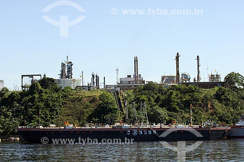  Assunto: Porto flutuante da refinaria da Petrobras, a REMAN (Refinaria de Manaus), na margem esquerda do Rio Negro / 
Local: Manaus - Amazonas - Brasil / 
Data: Junho de 2007 