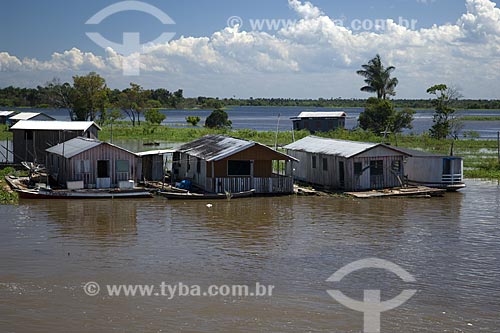  Assunto: Casas na Comunidade Janauary na época da cheia / 
Local: Perto do encontro das águas dos rios Negro e Solimões, a 14km a leste de Manaus - Amazonas - Brasil / 
Data: Junho de 2007 