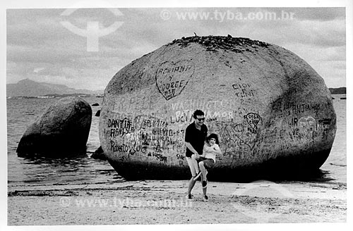  Assunto: Pai e filha em praia de Paquetá (Rogério e Liza)
Local: Ilha de Paquetá - RJ
Data: 1998 
