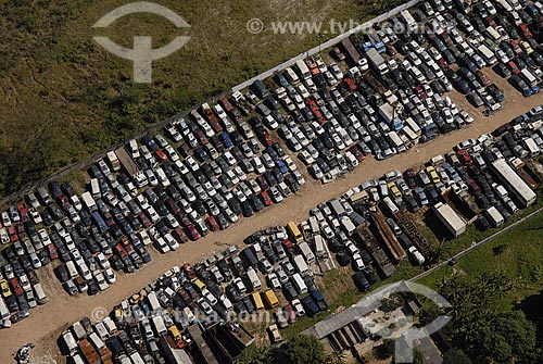  Assunto: Ferro-velho de Automóveis / Local: Rio de Janeiro - RJ - Brasil / Data: 05/08/2006 