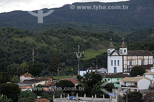  Assunto: Igreja da Matriz com Cruzeiro na frente (o maior cruzeiro de Minas Gerais)  / Local: São Gonçalo do Rio Abaixo - Minas Gerais (MG) - Brasil / Data: 23/04/2009 