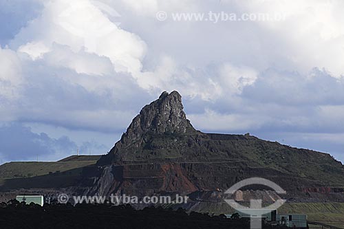  Assunto: Pico do Itabirito, altitude de 1.586 m, é originado de um monolito de hematita compacta, com alto teor de ferro. É Patrimônio Natural Estadual desde 21/09/1989.  / Local: Itabirito - Minas Gerais (MG) - Brasil / Data: 16-04-2009 