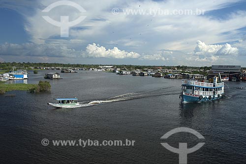  Assunto: Barco no rio Negro em frente à Cacau Pirêra, município de Manacapuru, em frente à Manaus / Local: Rio Negro - Amazonas (AM) - Brasil / Data: Julho 2007 