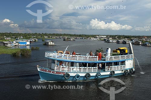  Assunto: Barco no rio Negro em frente à Cacau Pirêra, município de Manacapuru, em frente à Manaus / Local: Rio Negro - Amazonas (AM) - Brasil / Data: Julho 2007 