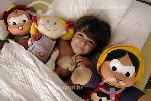  Assunto: Menina brincando com bonecas / Local: Rio de janeiro - RJ - Brasil / Data: 2007 