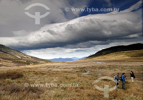  Assunto: Trilha para o Cerro Guanaco. Parque Nacional Terra do Fogo. Região de tundra / Local: Ushuaia - Argentina / Data: 11 / 2008 