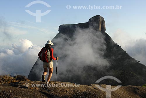  Assunto: Trekking no cume da Pedra Bonita. Pedra da Gávea ao fundo / Local: São Conrado - Rio de Janeiro - RJ - Brasil / Data: 03 / 2009 