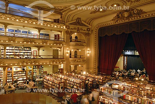  Livraria El Ateneo - Antigo teatro transformado em moderna livraria - Abriga um café no seu palco, áreas de leitura, um subsolo dedicado a livros infantis e um museu no último andar  - Buenos Aires - Argentina
