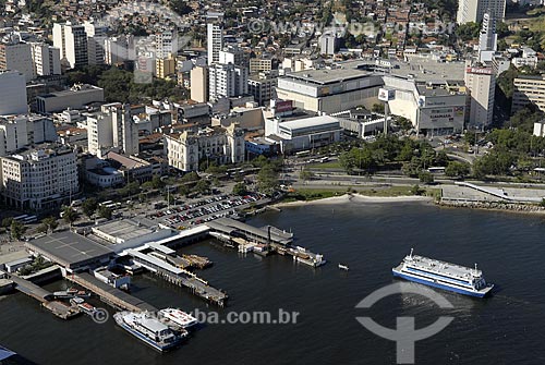  Assunto: Vista aérea da saída das barcas de Niterói / Local: Niterói - RJ - Brasil / Data: 06/2008 