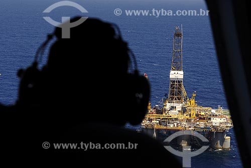  Assunto: Plataforma de Petróleo BC-10 da Shell / Local: Litoral de Vitória - Espirito Santo - Brasil / Data: 10/2008 