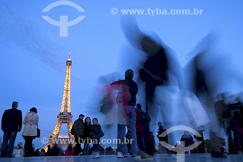  Assunto: Vista da Torre Eiffel a partir da Esplanada do Trocadero ao anoitecer / 
Local: Paris - França / 
Data: Abril 2008 