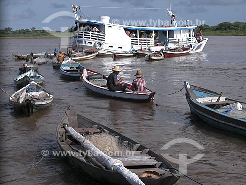  Assunto: Pescadores de Piramutaba (Brachyplastystoma vaillantii) no Rio Amazonas / 
Local: Perto de Santarém - Pará - Brasil / 
Data: Agosto de 2003 
