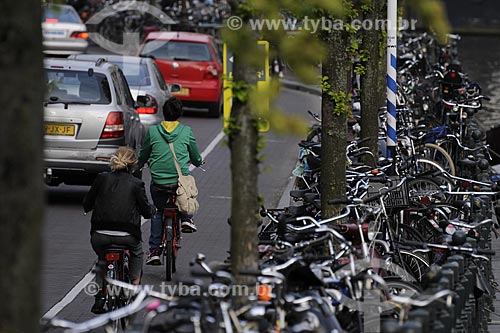  Assunto: Pessoas andando de bicicleta em Amsterdam / Local: Amsterdam - Holanda / Data: Maio 2009 