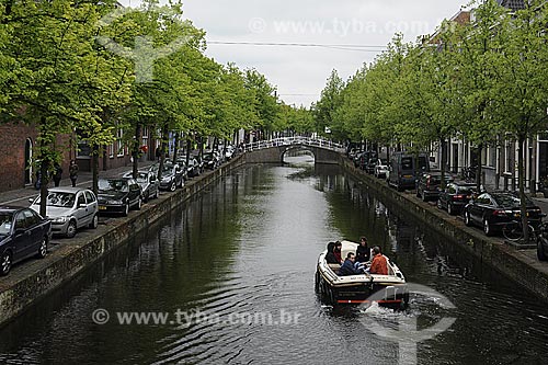  Assunto: Turistas passeando de barco pelos canais de Delft / Local: Delft - Holanda / Data: Maio 2009 