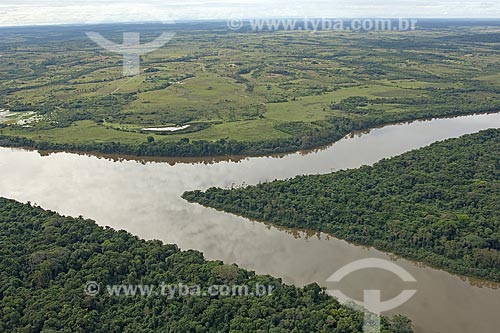  Assunto: Rio Uraricoera, perto da ESEC Maracá, na ilha de Maracá, a noroeste de Boa Vista / Local: Roraima (RR) - Brasil / Date: Janeiro de 2006 