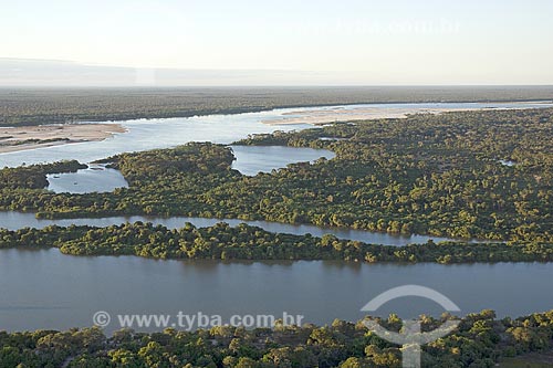  Assunto: Vista aérea do rio Araguaia, na época seca em que aparecem as praias, na região do Cerrado / Local: Divisa de Mato Grosso (MT) e Tocantins (TO) - Brasil / Data: Junho de 2006 