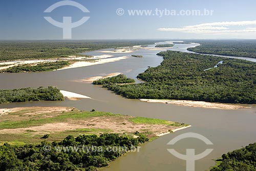 Assunto: Vista aérea do rio Araguaia, na época seca em que aparecem as praias, na região do Cerrado / Local: perto de São Félix do Araguaia - divisa de Mato Grosso (MT) e Tocantins (TO) - Brasil / Data: Junho de 2006 