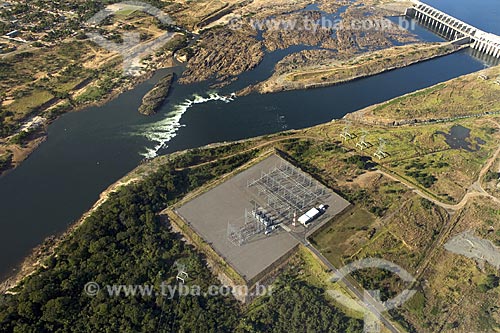  Assunto: Represa da UHE (Usina Hidrelétrica) Lajeado, no rio Tocantins - jusante do dique (barragem) / Local: Tocantins (TO) - Brasil / Data: Junho de 2006 