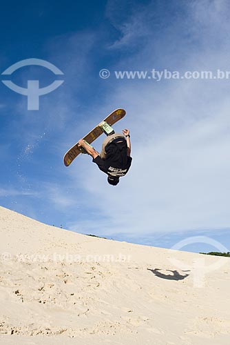  Assunto: Sandboard nas dunas da Praia da Joaquina / Local: Florianópolis - Santa Catarina (SC) - Brasil / Data: 26/04/2009 