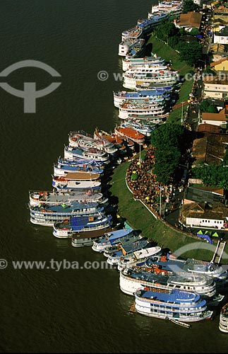  Assunto: Porto lotado durante o Festival Folclórico de Parintins, um dos maiores do festivais folclóricos do Brasil / Local: Parintins - Amazonas (AM) - Brasil / Data: Julho de 2005 