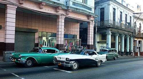  Assunto: Carro antigo (anos 50) nas ruas de Havana / Local: Cuba / Data: outubro 2009 