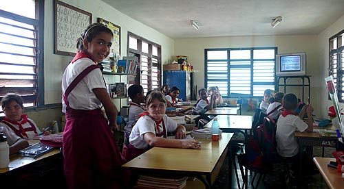  Assunto: Crianças uniformizadas na escola de Havana  / Local: Cuba / Date: outubro 2009 