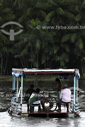  Assunto: Travessia de balsa no Rio Acara / Local: Acará - Para - Brasil / Data: 02-04-2009 