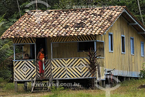  Assunto: Casa de madeira no territorio quilombola de Santa Maria do Traquateua/ Local: Moju - Pará - Brasil / Data: 02-04-2009 