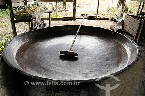  Assunto: Tacho de cobre para producao de farinha  / Local: Territorio quilombola de Santa Maria do Traquateua - Moju - Pará - Brasil / Data: 02-04-2009 