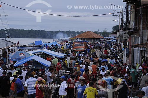  Assunto: Comercio na Feira de Abaetetuba com o Rio Maratauira  ao fundo / Local: Abaetetuba - Pará - Brasil / Data: 04-04-2009 