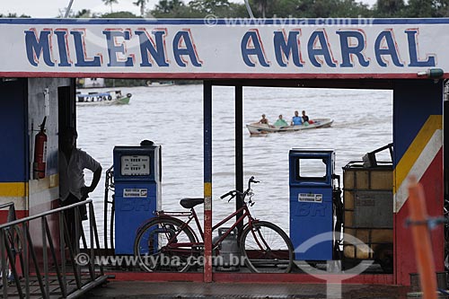  Assunto: Posto de combustivel flutuante no Rio Maratauira  / Local: Abaetetuba - Pará - Brasil / Data: 04-04-2009 