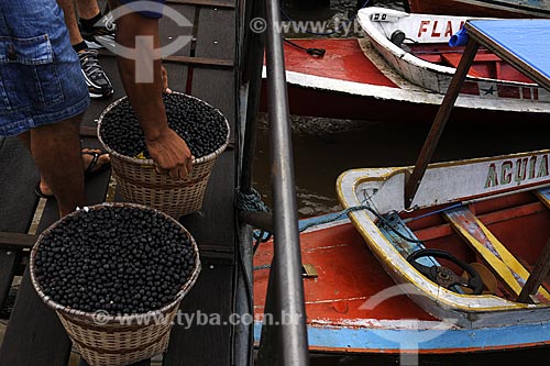  Assunto: Barcos comercializando acai na Feira de Abaetetuba / Local: Abaetetuba - Para - Brasil / Data: 04-04-2009 